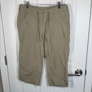 The North Face tan crop outdoor, hiking, fishing activewear pants size 6